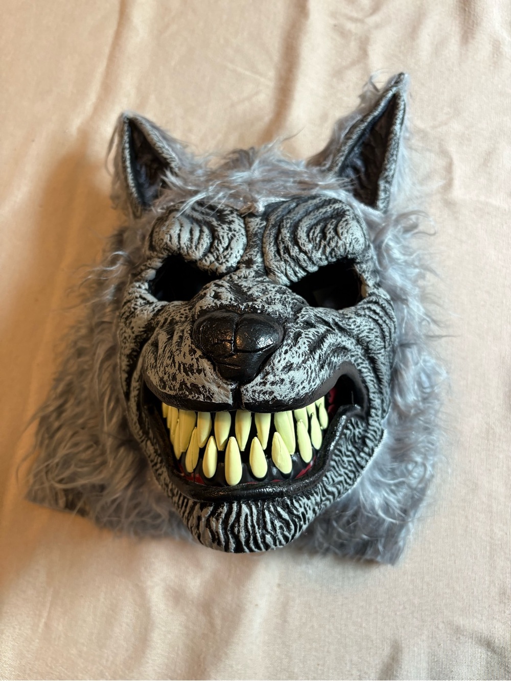 Grey Werewolf Halloween Mask with Fur and Fanged Teeth, anti-motion, one size